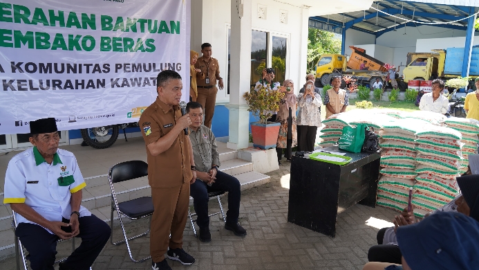 Baznas Kota Palu Salurkan Bantuan kepada 200 Komunitas Pemulung