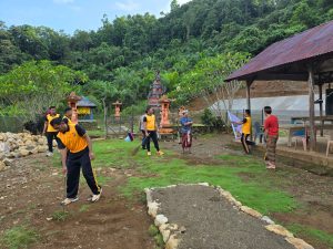 Polsek Bungku Selatan Gelar Bakti Religi, Bersihkan Dua Rumah Ibadah