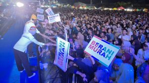 Deklarasi BERANI di Touna: Belasan Ribu Warga Dukung Anwar – Reny