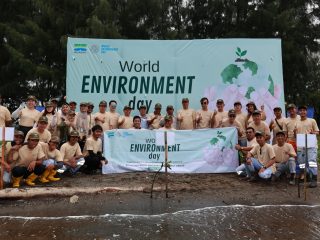 Gerakan Huabao Peduli Lingkungan: Donasi Motor Sampah dan Penanaman Mangrove di Morowali