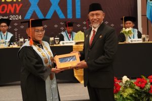 Wisuda STMIK Adhi Guna: Asisten Usman Ajak Alumni Berkontribusi dalam Era Digital dan Smart City
