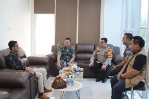 Kapolresta Palu Bersama TNI dan KPU Sampaikan Pesan Damai kepada Paslon Wali Kota Palu