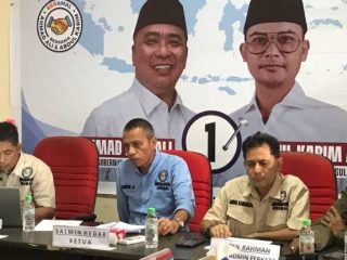 Ketua Tim Hukum dan Advokasi BerAmal, Salmin Hedar (tengah). Foto: Tim Media Koalisi BerAmal