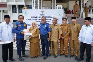 Baznas Kota Palu Salurkan Bantuan Rp216 Juta untuk 343 PHL dan Petugas Armada Sampah
