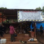 KETERANGAN FOTO: Warga Rumpun Pong Salamba membangun pos jaga di Desa Ululere, Kabupaten Morowali, Sulawesi Tengah, pada awal Februari 2025. (FOTO: inipalu.com)