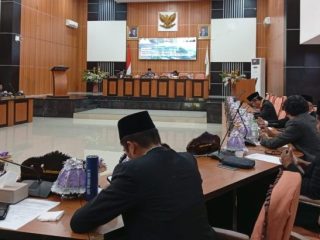 Rapat Paripurna DPRD Kota Palu Bentuk Panitia Khusus Kode Etik