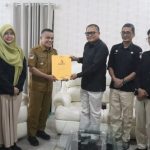 Bawaslu Kota Palu Serahkan Sisa Anggaran Hibah Pemilihan Serentak 2024 ke Pemkot Palu