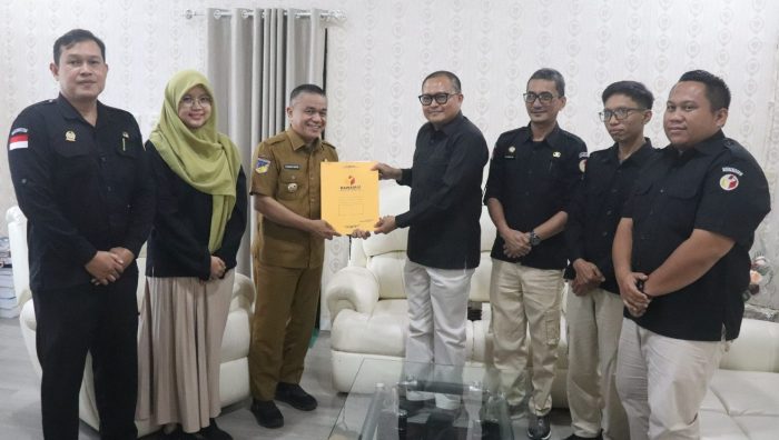 Bawaslu Kota Palu Serahkan Sisa Anggaran Hibah Pemilihan Serentak 2024 ke Pemkot Palu