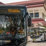 Iring-iringan bus Trans Palu pada peluncurannya di Halaman Kantor Wali Kota Palu, Jumat (20/9/2024). (bmzIMAGES/Basri Marzuki)