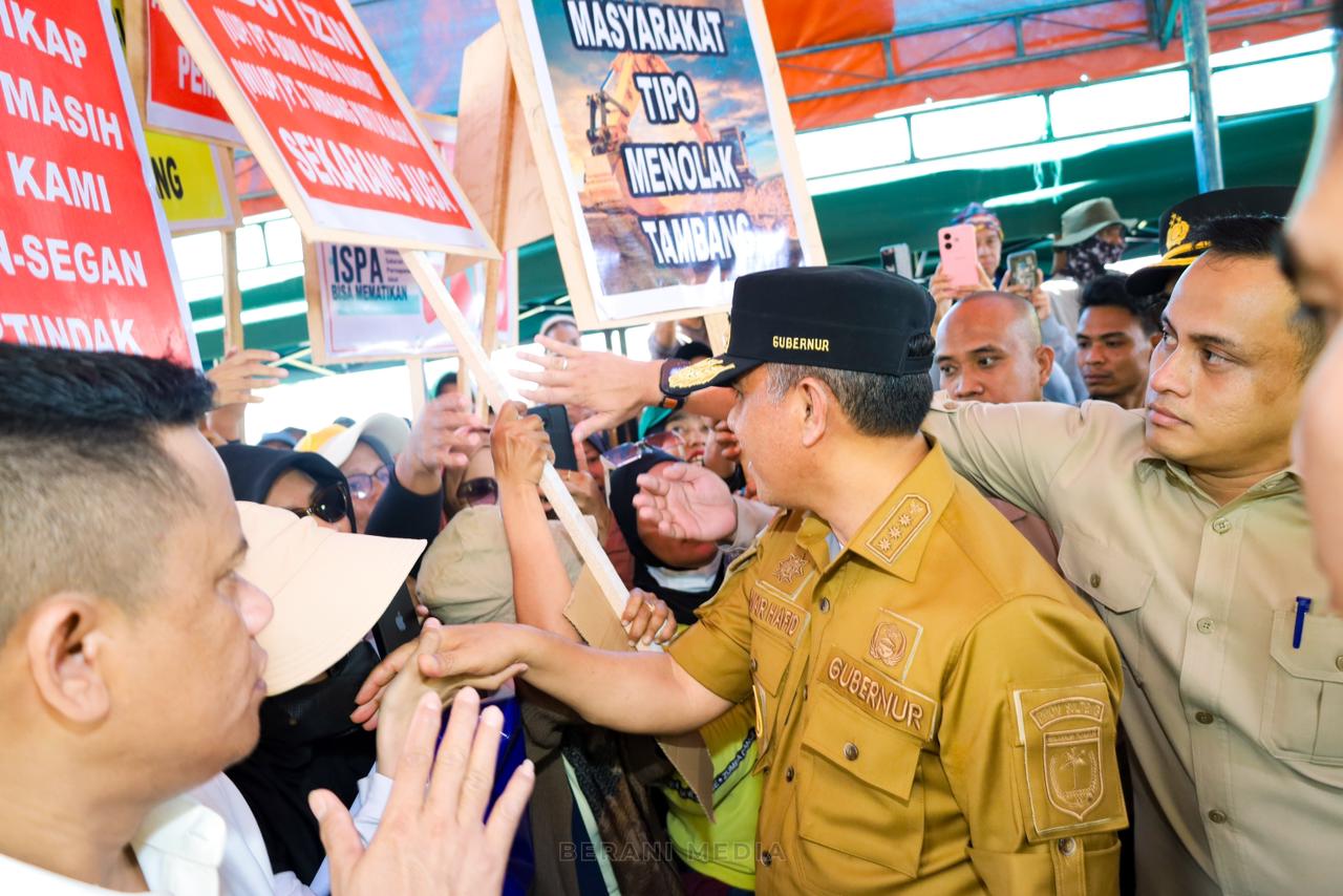 Anwar Hafid Tutup Tambang di Tipo, Ribuan Warga Tumpahkan Haru