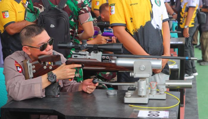 Kapolres Sigi Hadiri Pembukaan Kejuaraan Menembak Bupati Sigi Cup I 2025