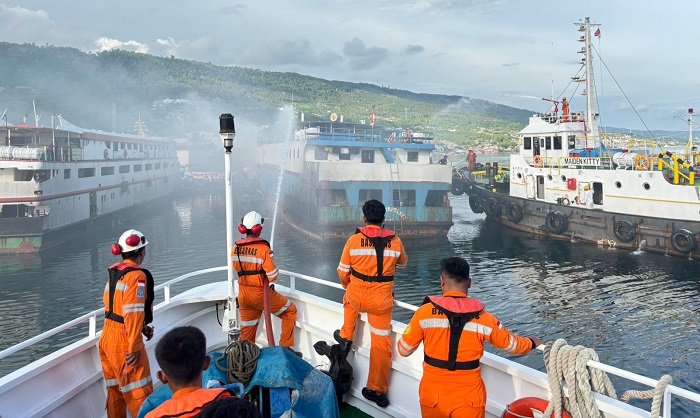 Kebakaran Kapal KM Harapanku Mekar di Pelabuhan Rakyat Luwuk