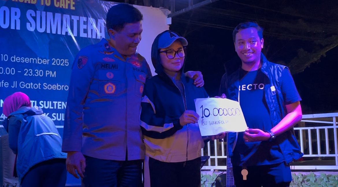 Wakapolda Sulteng bersama ibu menyumbang Rp10 juta