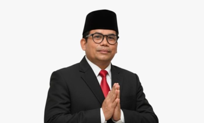 (Dr. Adiman, SH, M.Si — Kepala Biro Hukum / Eks Plt. Kepala BKD)
