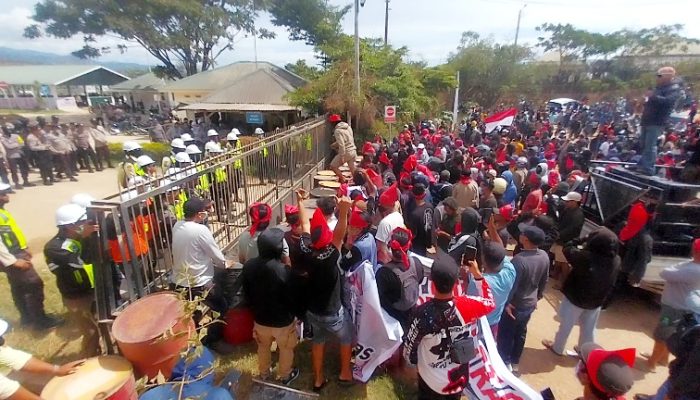 Aksi Nyaris Ricuh, Massa Lingkar Tambang Geruduk PT CPM Tagih Janji Penciutan Lahan