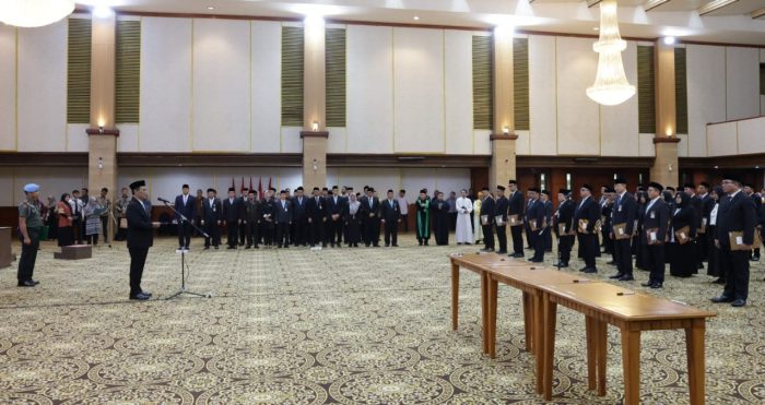 Menteri Pertanian RI Andi Amran Sulaiman melantik dan mengambil sumpah jabatan pejabat pimpinan tinggi pratama Kementerian Pertanian RI, termasuk Ir. Nelson Metubun, SP., MP., sebagai Direktur Pestisida Ditjen Prasarana dan Sarana Pertanian, di Jakarta, Jumat (6/2/2026).