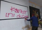 Kantor Komnas HAM Disegel Massa, Tuduhan Tambang dan Bau Sianida Menggema