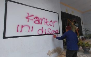 Kantor Komnas HAM Disegel Massa, Tuduhan Tambang dan Bau Sianida Menggema