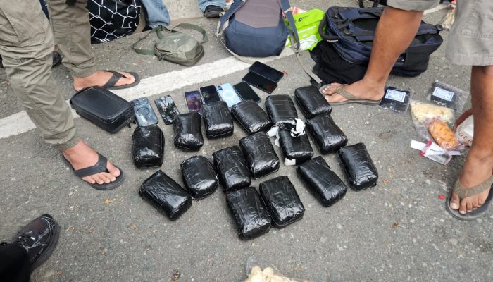 Polda Sulteng Bekuk 6 Kurir Sabu saat Baru Tiba di Bandara SIS Aljufri