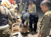Satpol PP Palu Merazia Miras di Berbagai Kios Dalam Kota, 401 Botol Disita