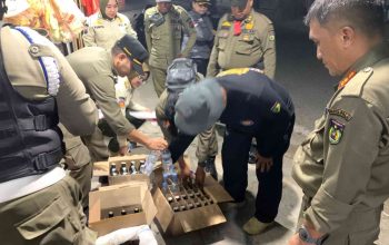 Satpol PP Palu Merazia Miras di Berbagai Kios Dalam Kota, 401 Botol Disita