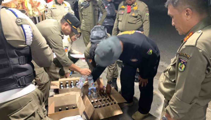 Satpol PP Palu Merazia Miras di Berbagai Kios Dalam Kota, 401 Botol Disita